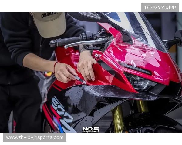 张雪机车一战封神全球网友惊呼其表现又敬又畏